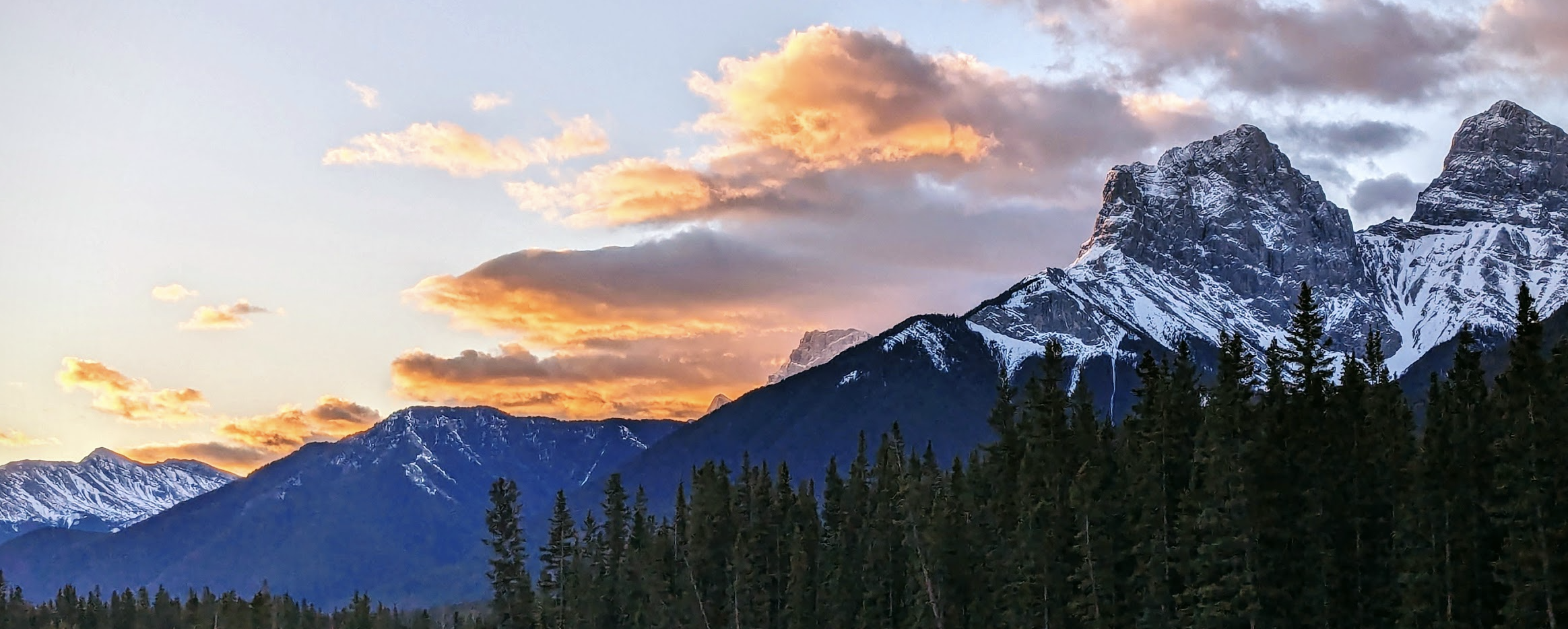 A photograph of some beautiful mountains to look at whilst reading.